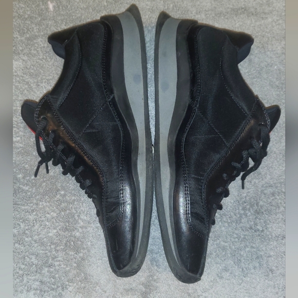 Classic Prada sneakers. - Picture 2 of 4